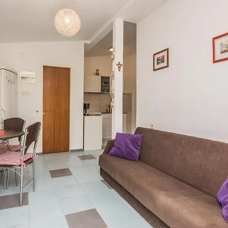 Apartment With Parking Space - 20233 Vir