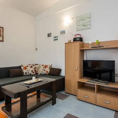 With Parking Space - 20233 Appartement Vir